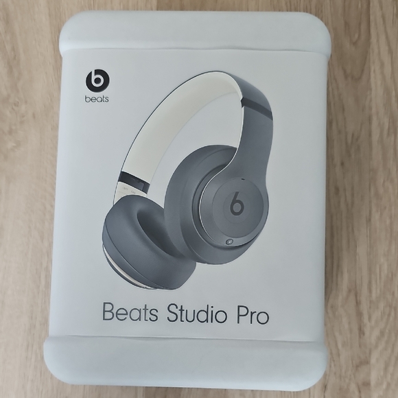 Beats Studio Pro Wireless Over Ear 40 Hour Battery Life Noise Cancelling New - Picture 2 of 11